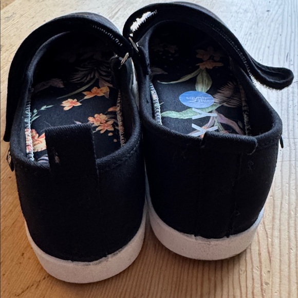 ROXY Mary Jane Sunfari sneakers, 7.5. True to size. Excellent! - Picture 2 of 4